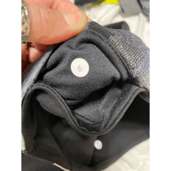 Lululemon Capri Crop Pants Size 6 Black and Gray - Picture 3 of 3
